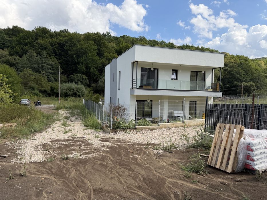 Vand teren cu autorizatie de construire duplex pr Velea Garboului!