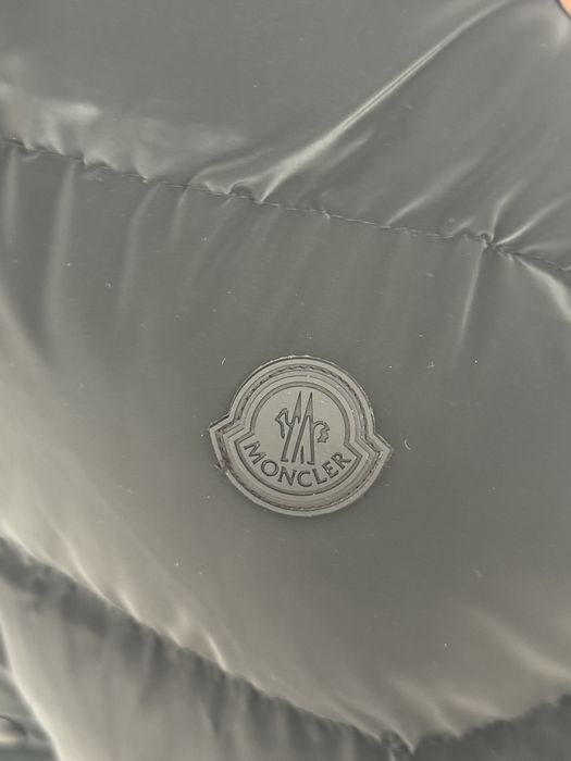 Moncler елек черен мат