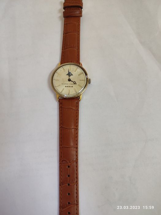 Продам часы механические базис