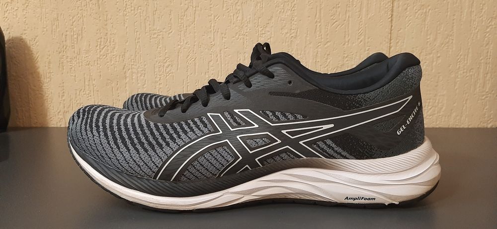 Маратонки Asics 44 номер