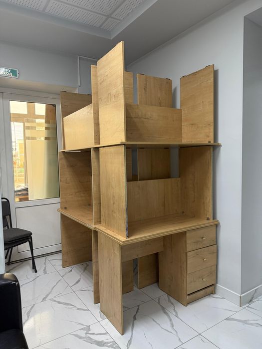 Парты, стулья, шкафы, вывеска