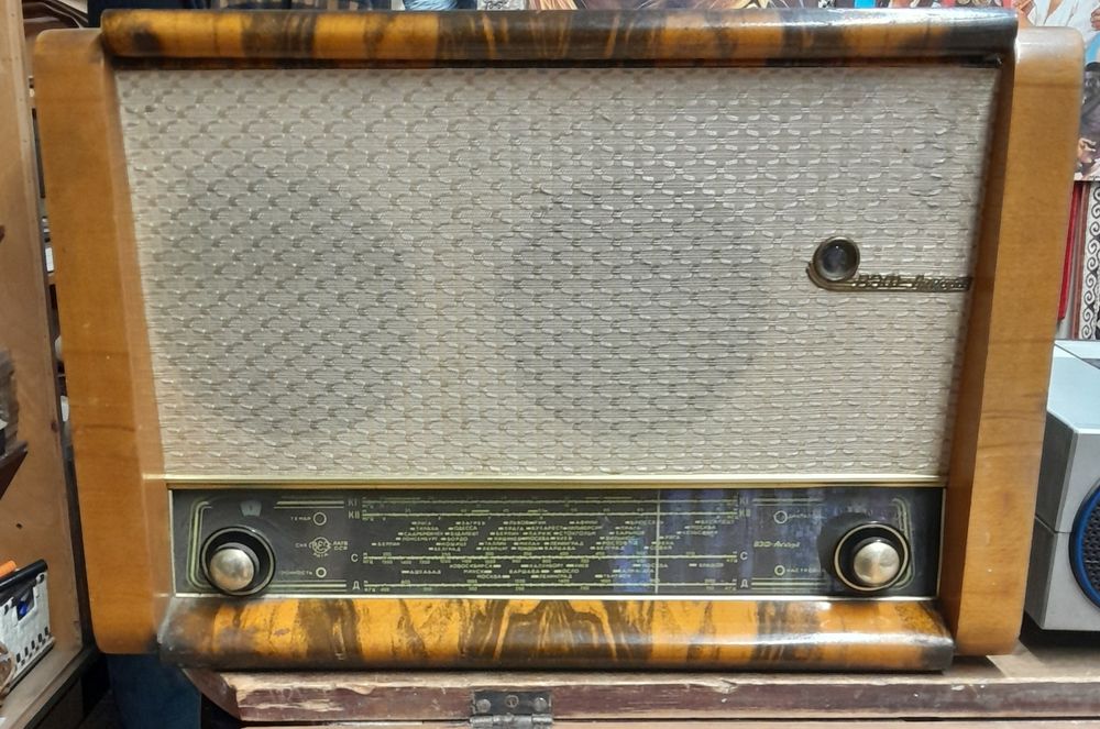 Музыкальный проигрыватель эпохи СССР