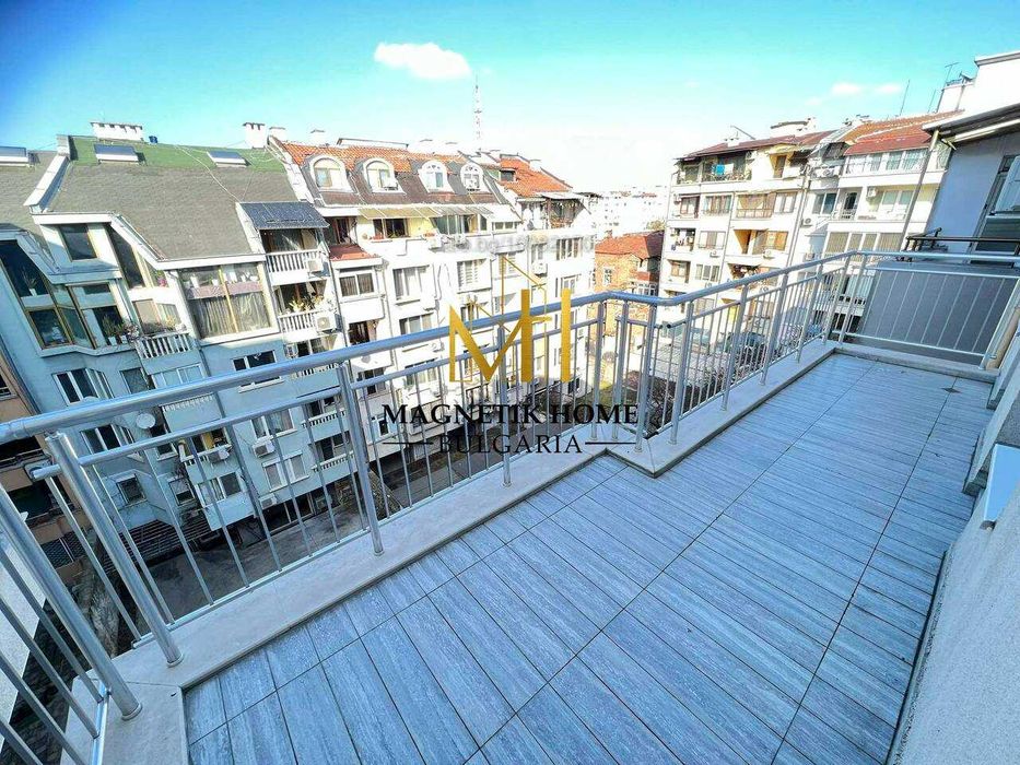 Дава се под наем Тристаен апартамент в Бургас, Център - 105 кв.м за 918 € - Снимка #1