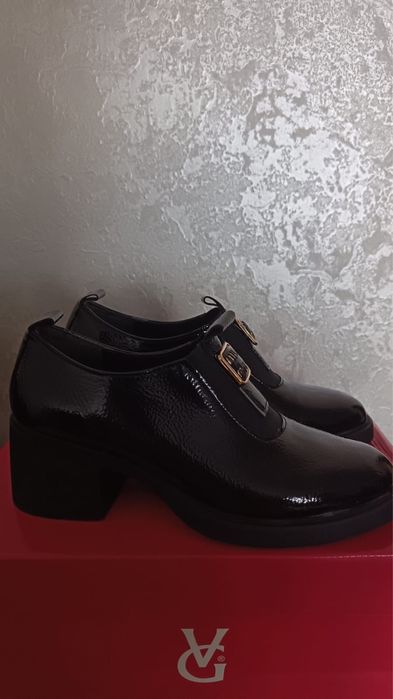 Продам женскую обувь