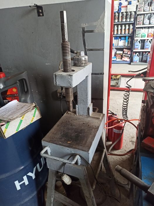 Закачаем  в шины. АЗОТ  n/2.  100%  R 12,13,14,15,16,17,18,19,20,21,22