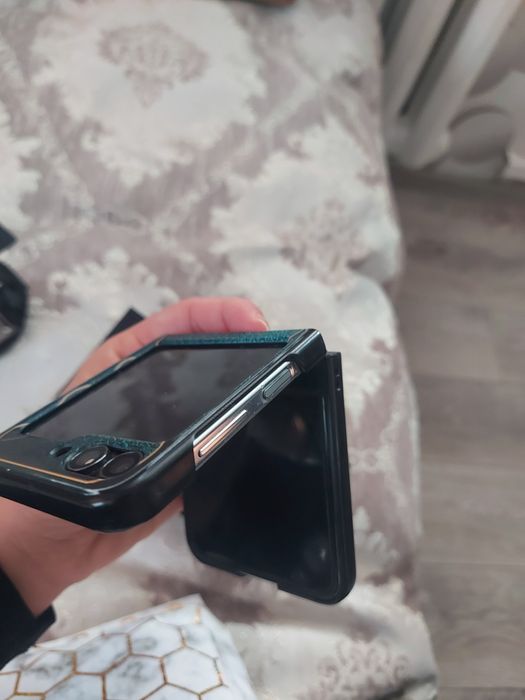 Samsung galaxy Z Flip 5 256гб