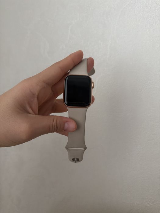 Apple Watch SE Gold 40 мм