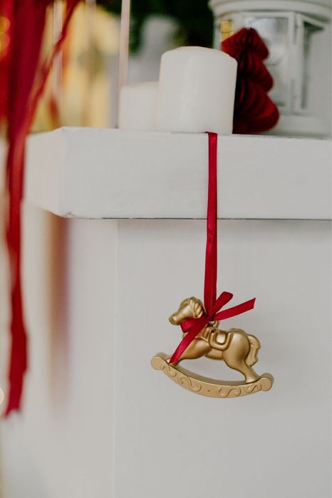 Золотая лошадка из гипса