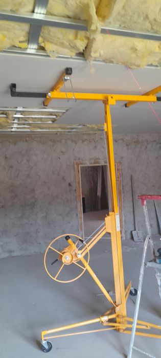 Executam lucrări de construcții interioare si exterioare