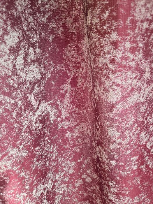 Шторы Ковёр бордового цвета