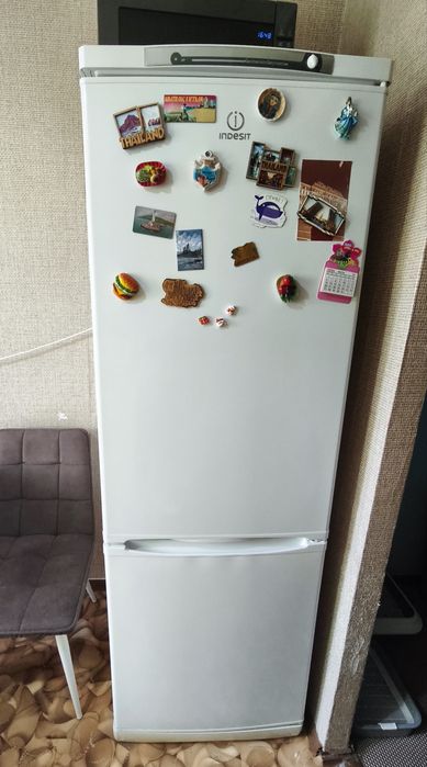 Продам холодильник Indesit