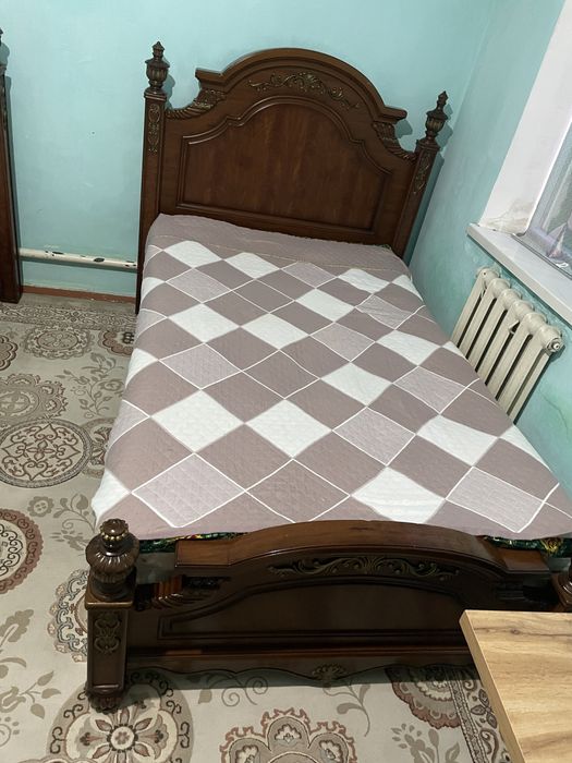 Кровать с матрасом