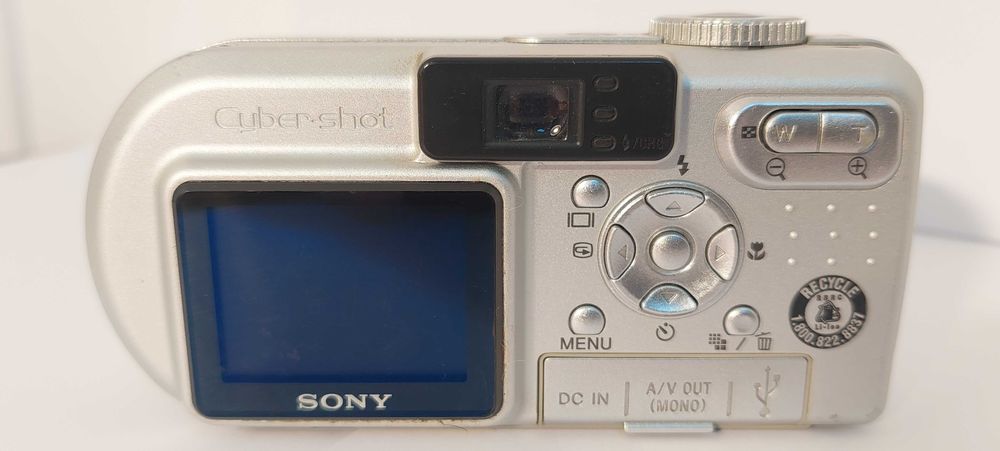 Sony DSCP8 Cyber-shot 3.2MP Digital Camera w/3x Optical Zoom