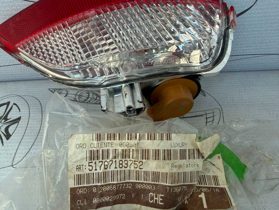 Stop Haion Dreapta Renault Captur 1 2015 / 2013-2020 / Cod OEM 265540003R (5C2)