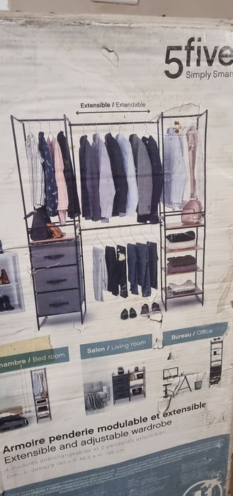 Отворен гардероб за дрехи