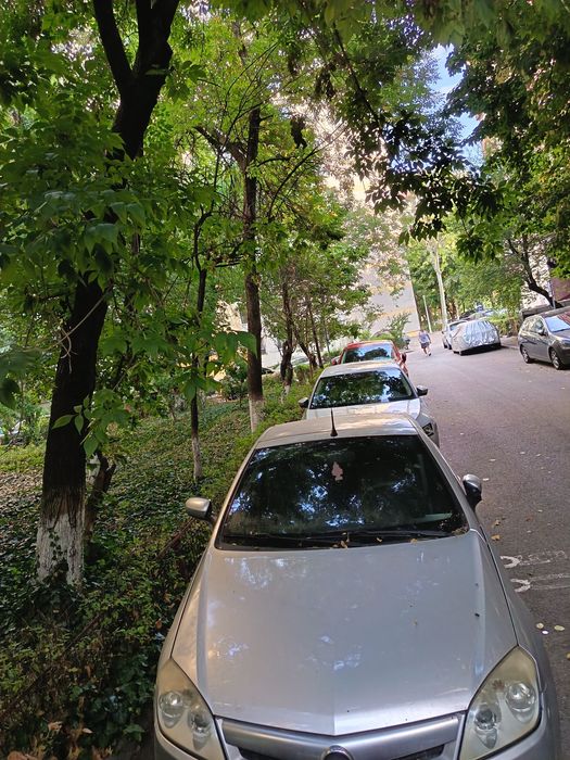 Vând Opel Tigra,  1.4 benzina, decapotabilă.