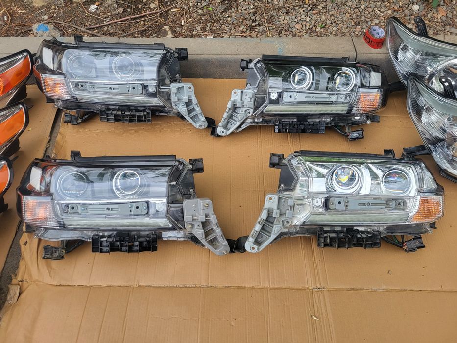 Фары б/у оригинал на Toyota Lexus