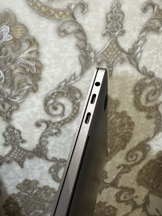 Macbook Pro sotiladi