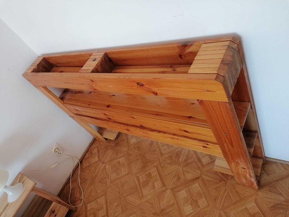 Coltar modular cubist, front lucru bucatarie si aragaz, table pat din lemn masiv natur