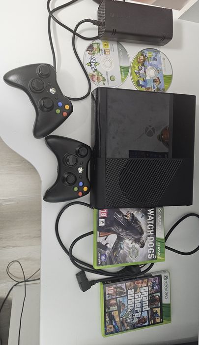 Xbox 360 Slim+2 controllere