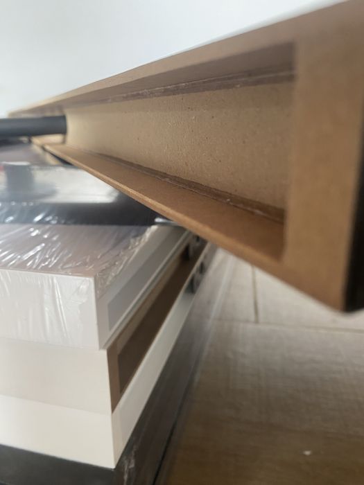 Големи стенни рафтове в различни цветове и размери