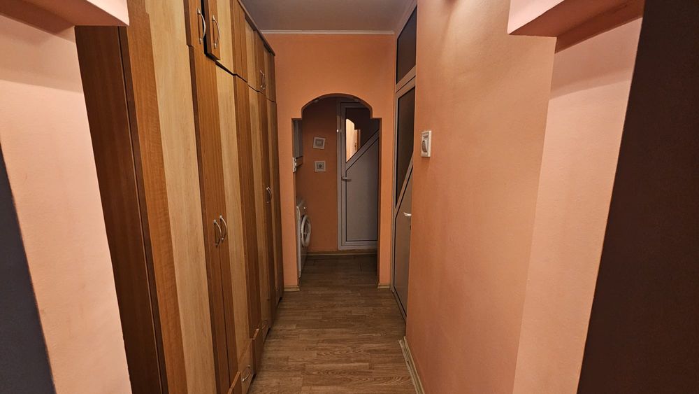 Închiriez apartament 3 camere