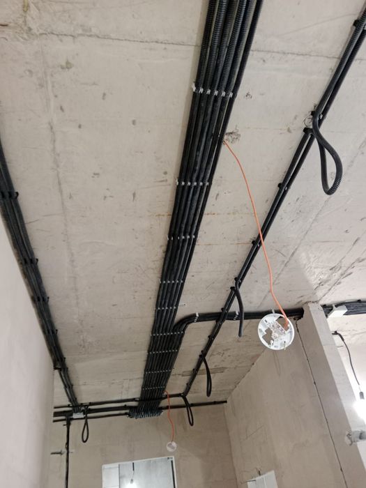 Электрик электромонтажник