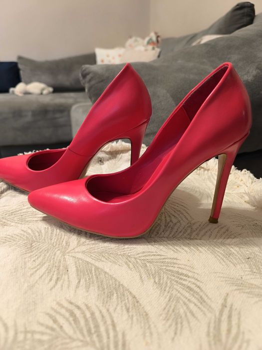 елегантни високи обувки