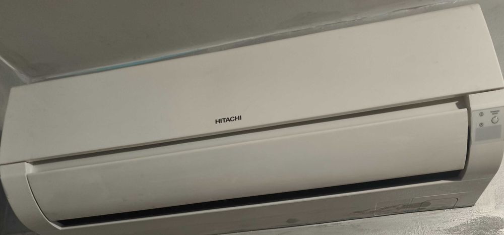 Климатик Hitachi на части