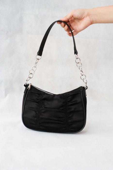 Малка черна дамска чанта от плат H&M