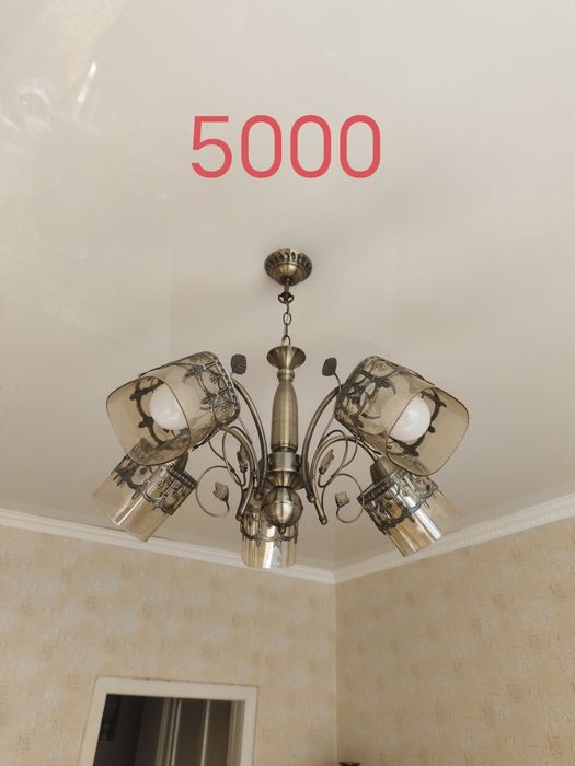 Продаю люстры разные. Срочно . Торг.
