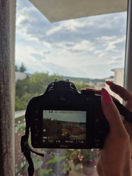Aparat Foto Nikon DSLR D3400 + Geanta/Kit complet + trepied