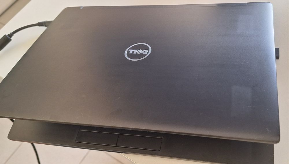 Лаптоп DELL 16 RAM, 256 NVME, WINDOWS 11 PRO