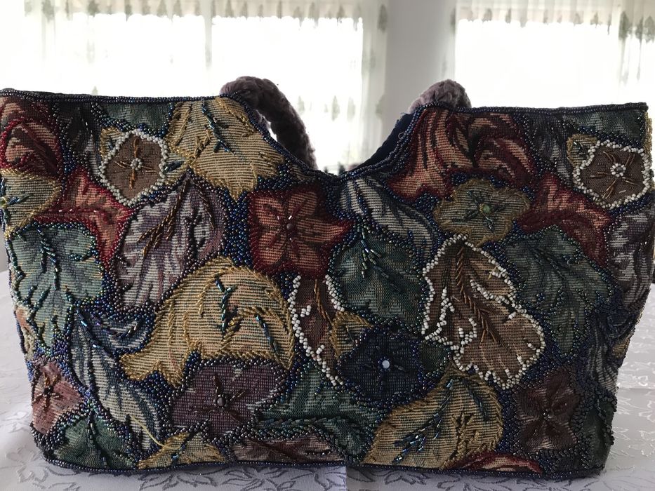 Geanta vintage cusuta cu margele