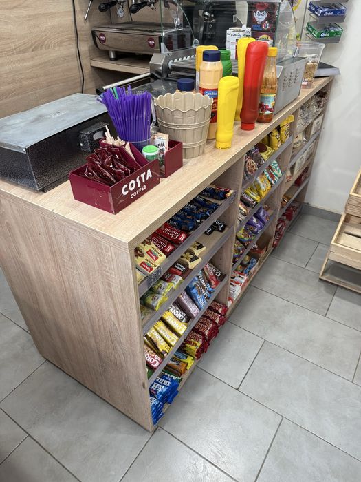 Касова зона стелаж