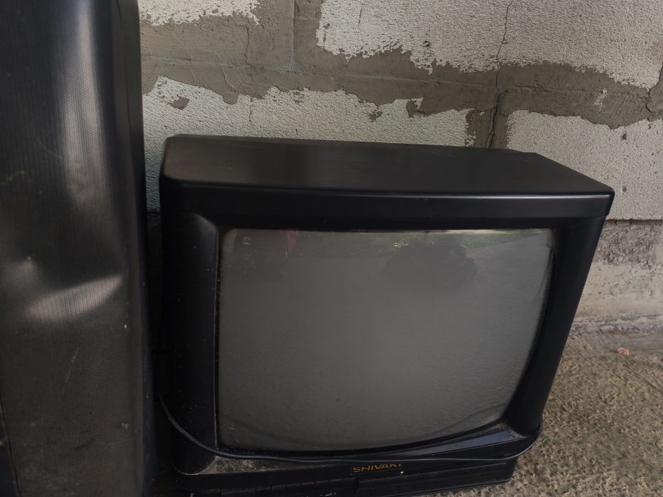 Televizor sotiladi