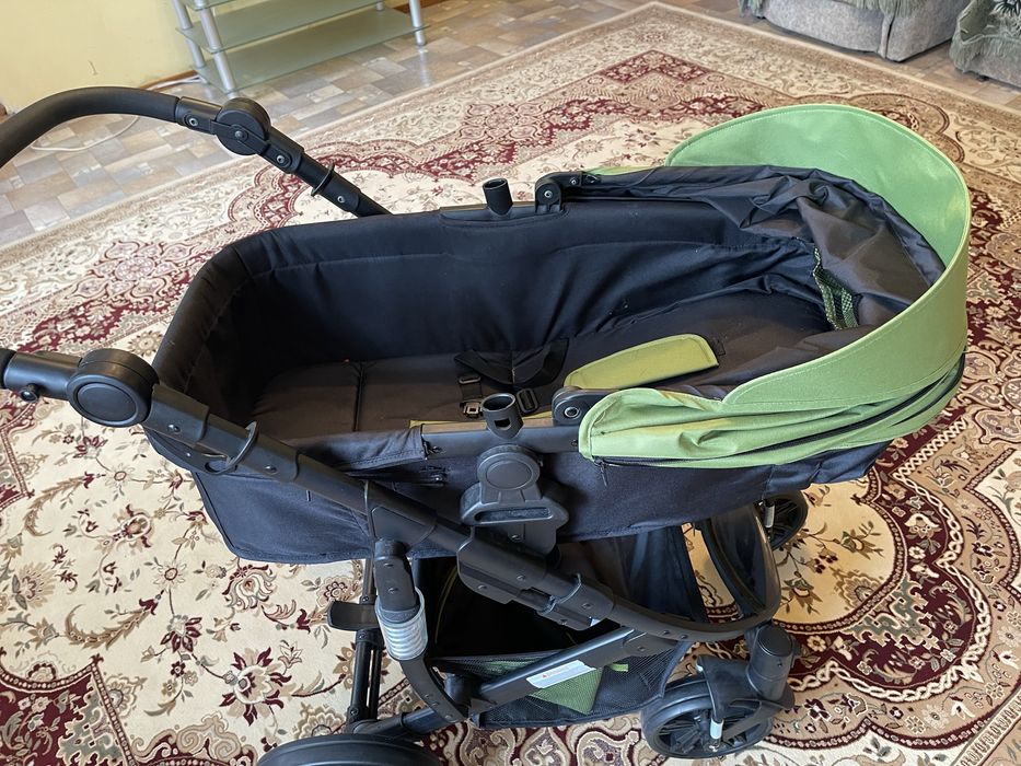 Срочно продам детскую коляску