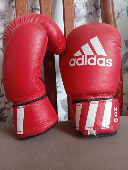 Продам боксерские перчатки "Adidas"  размер 6oz