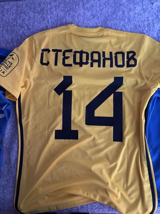 Фланелки на Левски