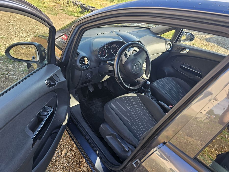 Opel corsa 1,2 benzina 2009 !