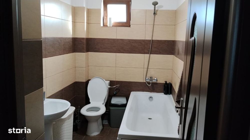 Apartament cu 3 camere de vânzare – Strada Ana Ipătescu, Târgu Jiu
