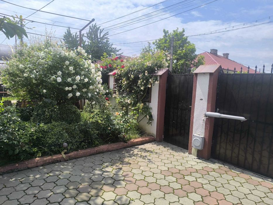Casa 4 camere P+1 in Bacau cu garaj, beci si teren 800mp