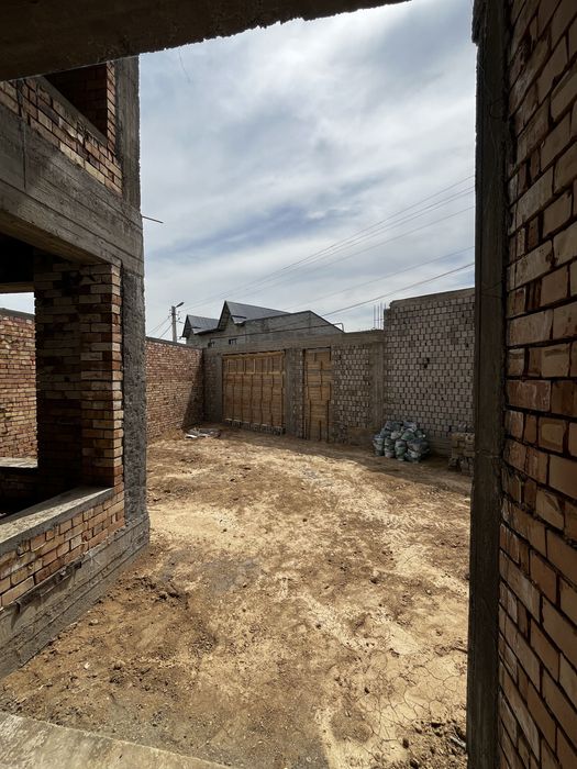 Уч кахрамон участок 5 соток 8 комнат (от поста 1 км)