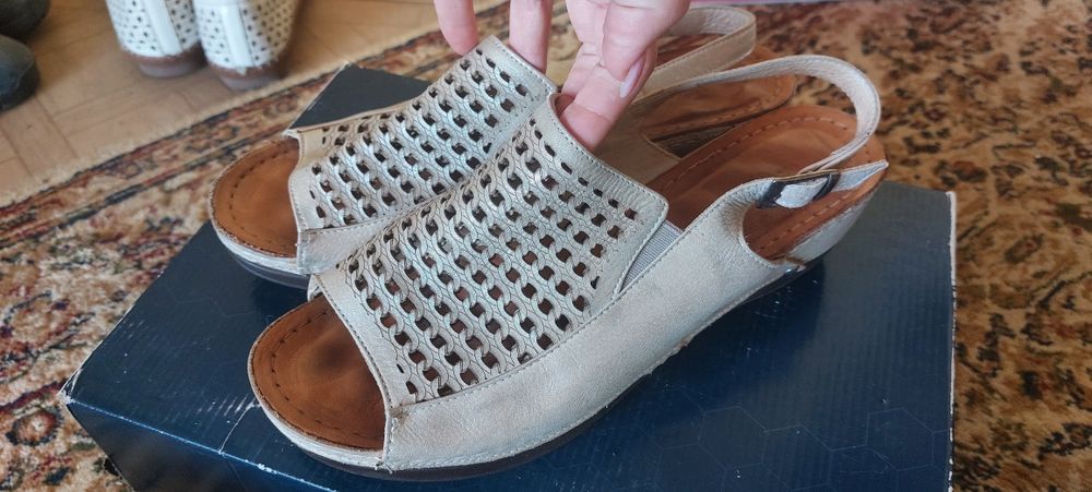 Продам сандали и балетки