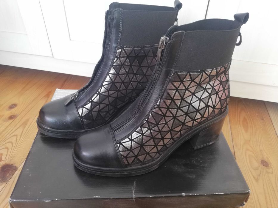 Дамски кожени боти