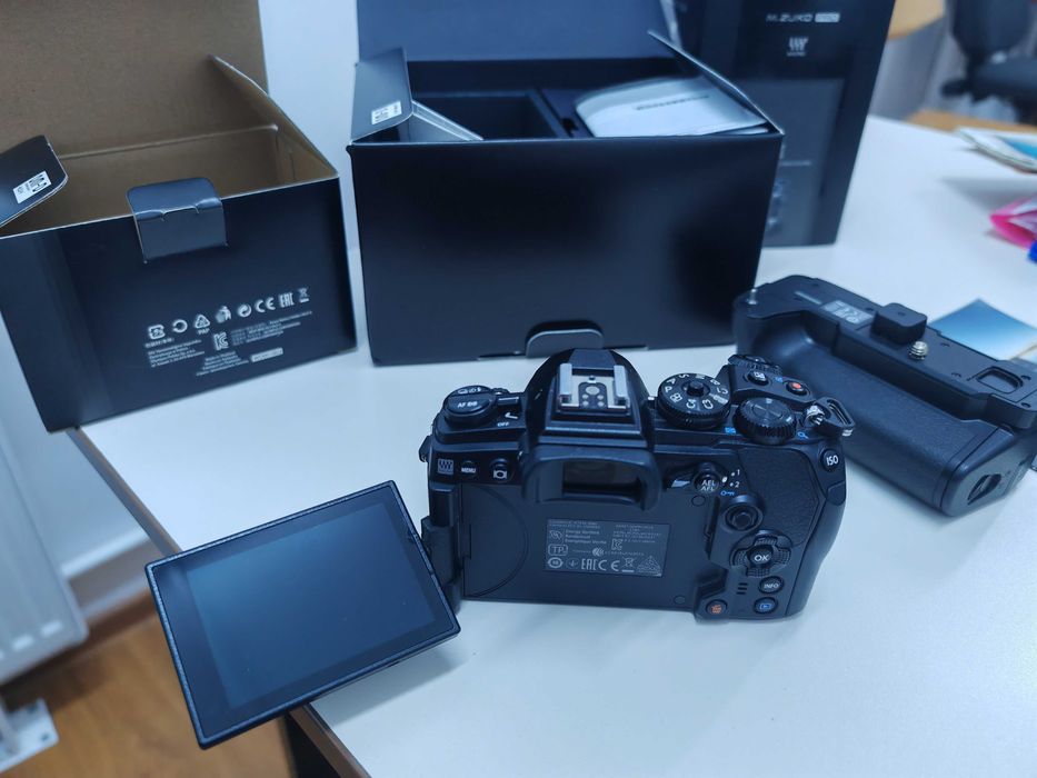 Camera Olympus OM-D E-M1 mark III Grip obiective 7-14 Pro 100-400is 75