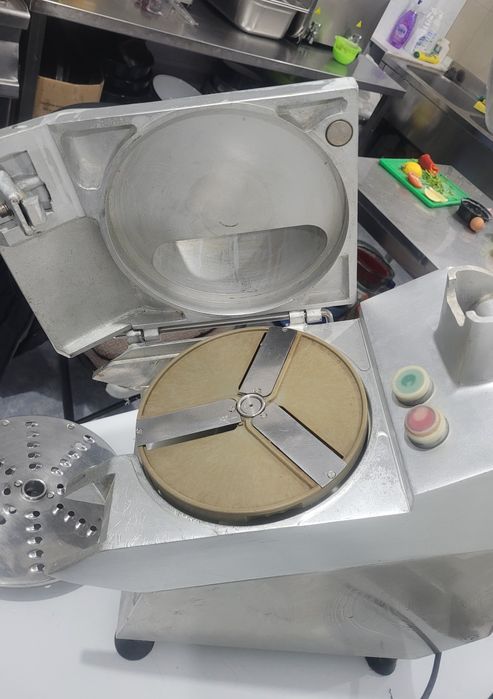 Feliator legume, mozzarella, parmezan