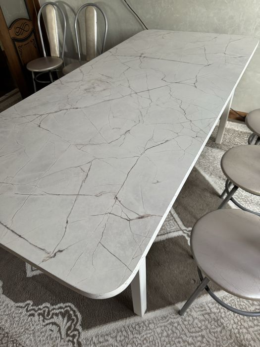 Продаю стол со стульями