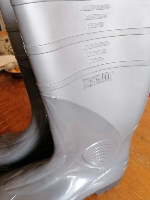 Vin Ploile, aveti nevoie de Cizme cauciuc