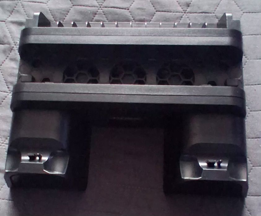 Stand cooler vertical Dobe ayStation PS4 / Slim / Pro, negru.